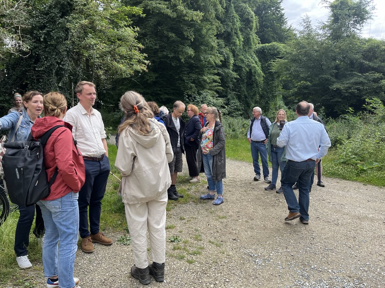 GRÜNE Politiker:innen und Pro-Teuto-Mitglieder besuchen den Teutoburger Wald